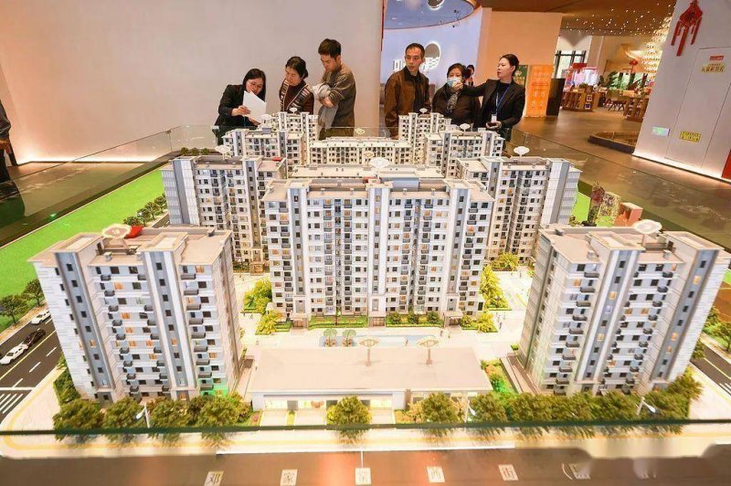 670亿“进账”又如何？融资砍半，新锐爆冷，零售支出何去何从…