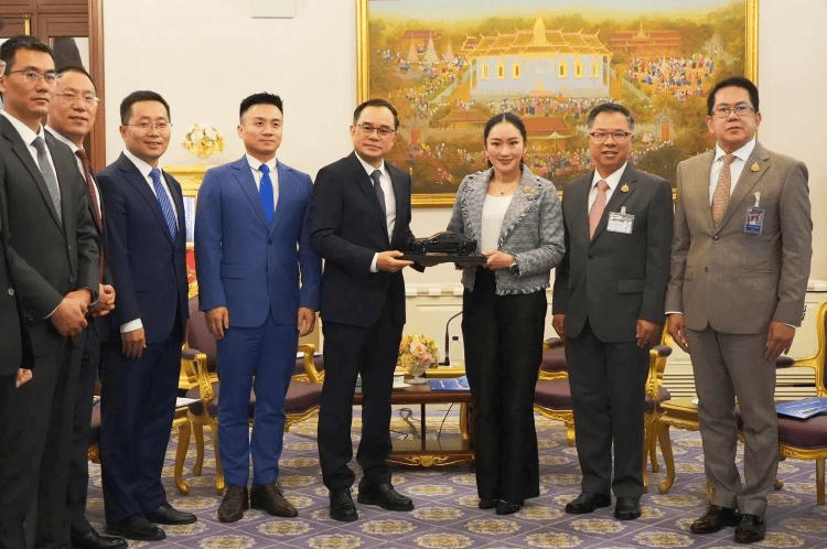 毛戈平替换招股书�：今年上半年营收约20亿元
，净利润同比上升41%至约5亿元
